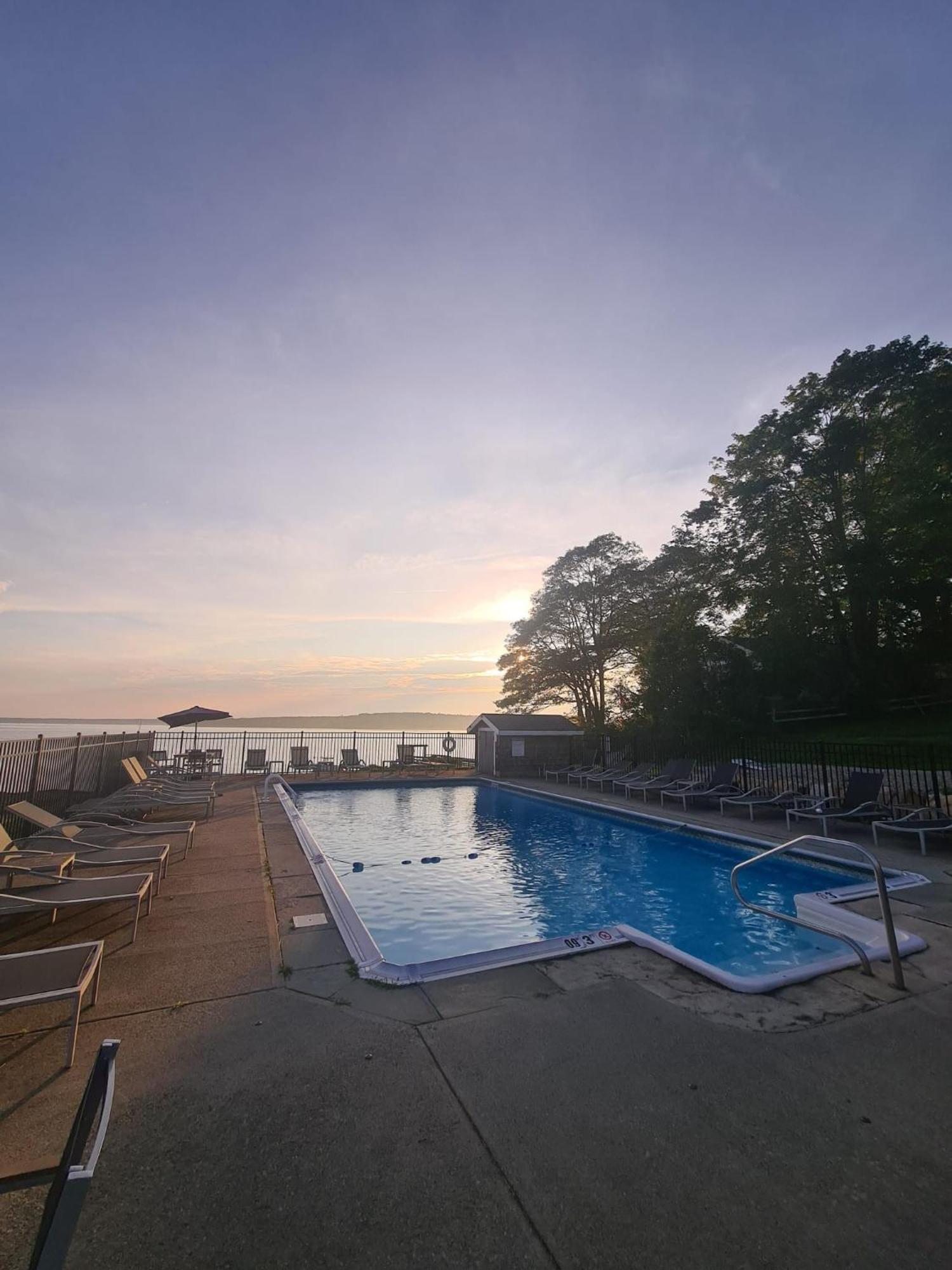 Smuggler's Cove 4*