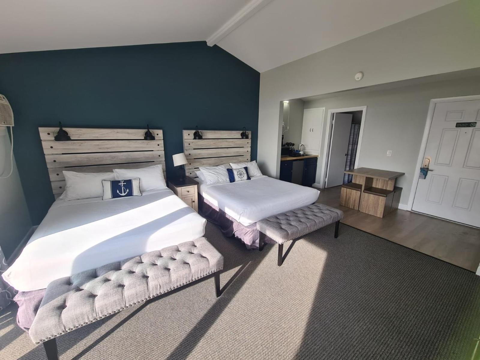 Smuggler's Cove Hotel